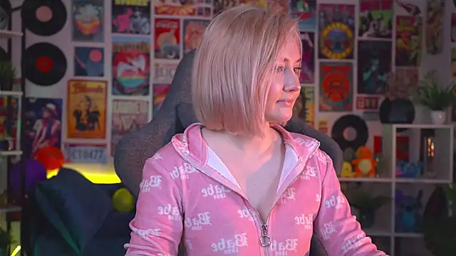 ReiYosimoto online show from December 7, 2024, 11:51 am