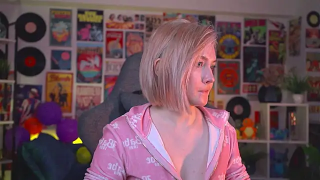 ReiYosimoto online show from December 7, 2024, 6:04 pm