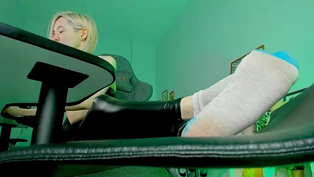 ReiYosimoto online show from January 3, 2025, 11:57 am