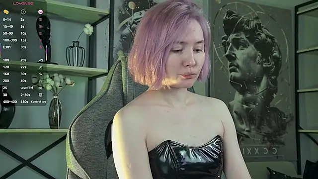 ReiYosimoto online show from October 27, 2025, 3:49 pm