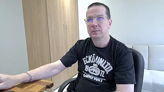 BrettJ81 online show from October 25, 2025, 10:45 am