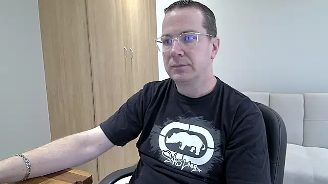 BrettJ81 online show from November 1, 2025, 9:44 am