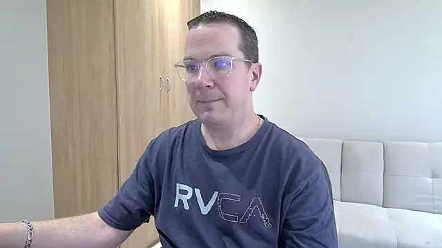 BrettJ81 online show from November 9, 2025, 12:58 pm