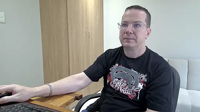 BrettJ81 online show from November 15, 2025, 9:28 am