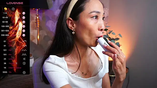 1reisatumi  online show from October 23, 2025, 1:32 pm