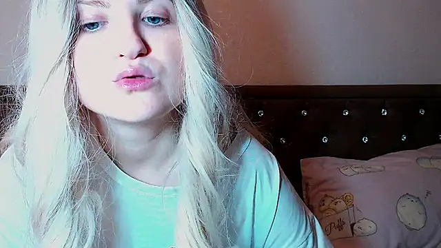 Sara4uu online show from September 21, 2025, 8:32 pm