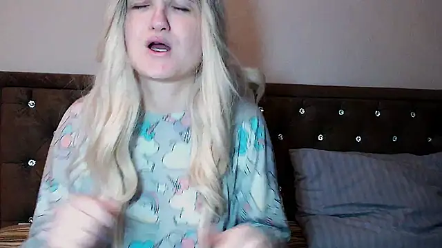 Sara4uu online show from June 12, 2026, 10:52 pm
