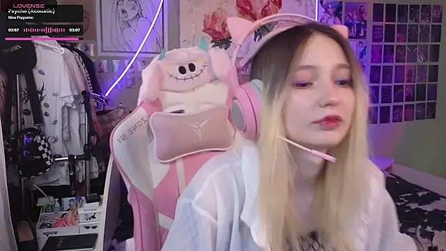 Evie Ro online show from March 3, 2025, 7:32 am