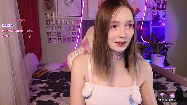 Snapshot of Evie_Ro chatting on April 21, 2026, 8:34 pm Evie Ro online show from April 21, 2026, 8:34 pm