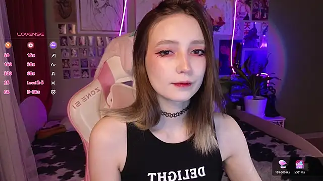 Snapshot of Evie_Ro chatting on April 27, 2026, 11:36 pm Evie Ro online show from April 27, 2026, 11:36 pm