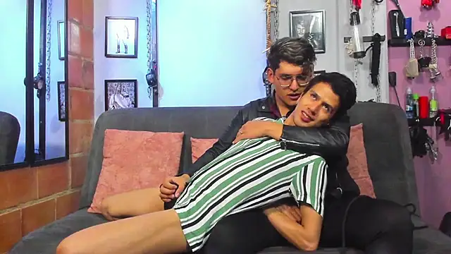 dom2travelersss online show from March 7, 2025, 1:40 pm