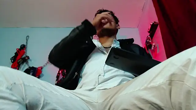 dom2travelersss online show from April 4, 2026, 12:35 pm