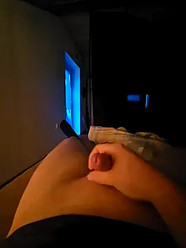 Snapshot of eigude10 chatting on November 9, 2025, 3:32 pm eigude10 online show from November 9, 2025, 3:32 pm