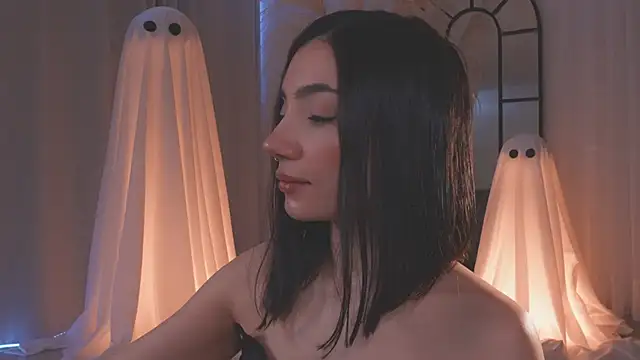 AmyArmstrong online show from October 19, 2025, 2:18 pm