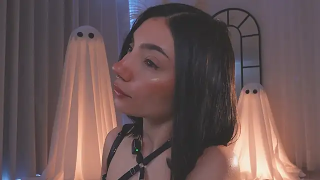 AmyArmstrong online show from October 20, 2025, 2:28 pm