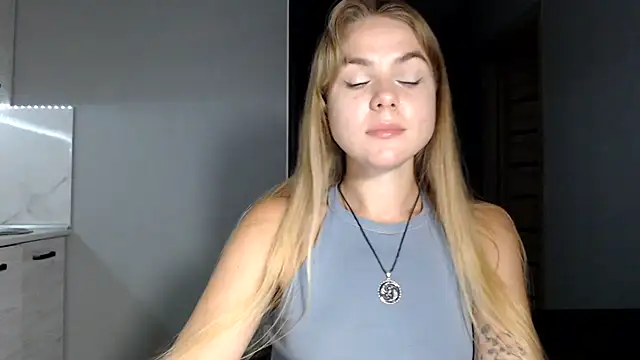 Snapshot of Sunbeam_ chatting on August 4, 2026, 8:33 pm Sunbeam online show from August 4, 2026, 8:33 pm