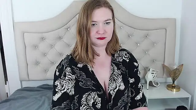 Snapshot of LaraDream chatting on January 1, 2025, 5:54 am LaraDream online show from January 1, 2025, 5:54 am