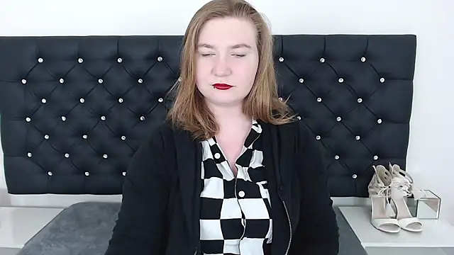 Snapshot of LaraDream chatting on February 19, 2025, 7:38 pm LaraDream online show from February 19, 2025, 7:38 pm