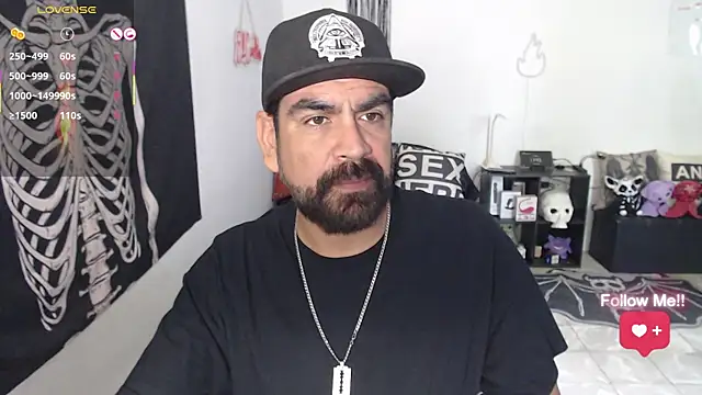 soyelcarlitos  online show from May 3, 2026, 5:41 pm