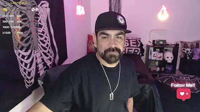 soyelcarlitos  online show from May 8, 2026, 11:10 pm