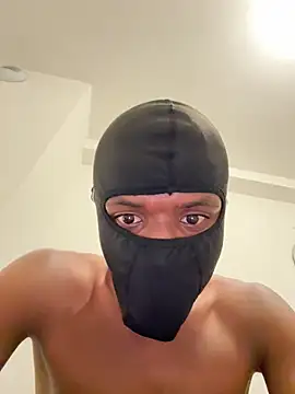 Snapshot of whose17 chatting on October 14, 2025, 4:46 am whose17 online show from October 14, 2025, 4:46 am