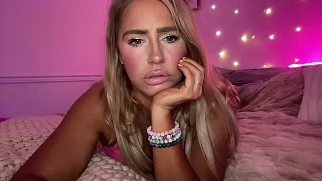 Fitnessbabe69 online show from November 16, 2025, 8:42 am