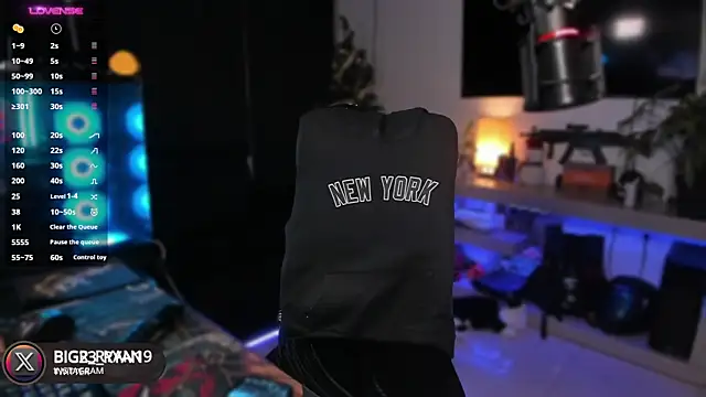 Snapshot of bigryann23 chatting on December 23, 2024, 3:40 am bigryann23 online show from December 23, 2024, 3:40 am