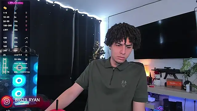 Snapshot of bigryann23 chatting on December 24, 2024, 4:30 pm bigryann23 online show from December 24, 2024, 4:30 pm