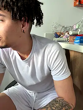 Snapshot of bigryann23 chatting on November 2, 2025, 9:17 pm bigryann23 online show from November 2, 2025, 9:17 pm