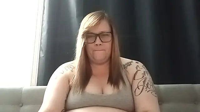 Snapshot of LIL_NELLI chatting on October 26, 2025, 7:36 am LIL NELLI online show from October 26, 2025, 7:36 am